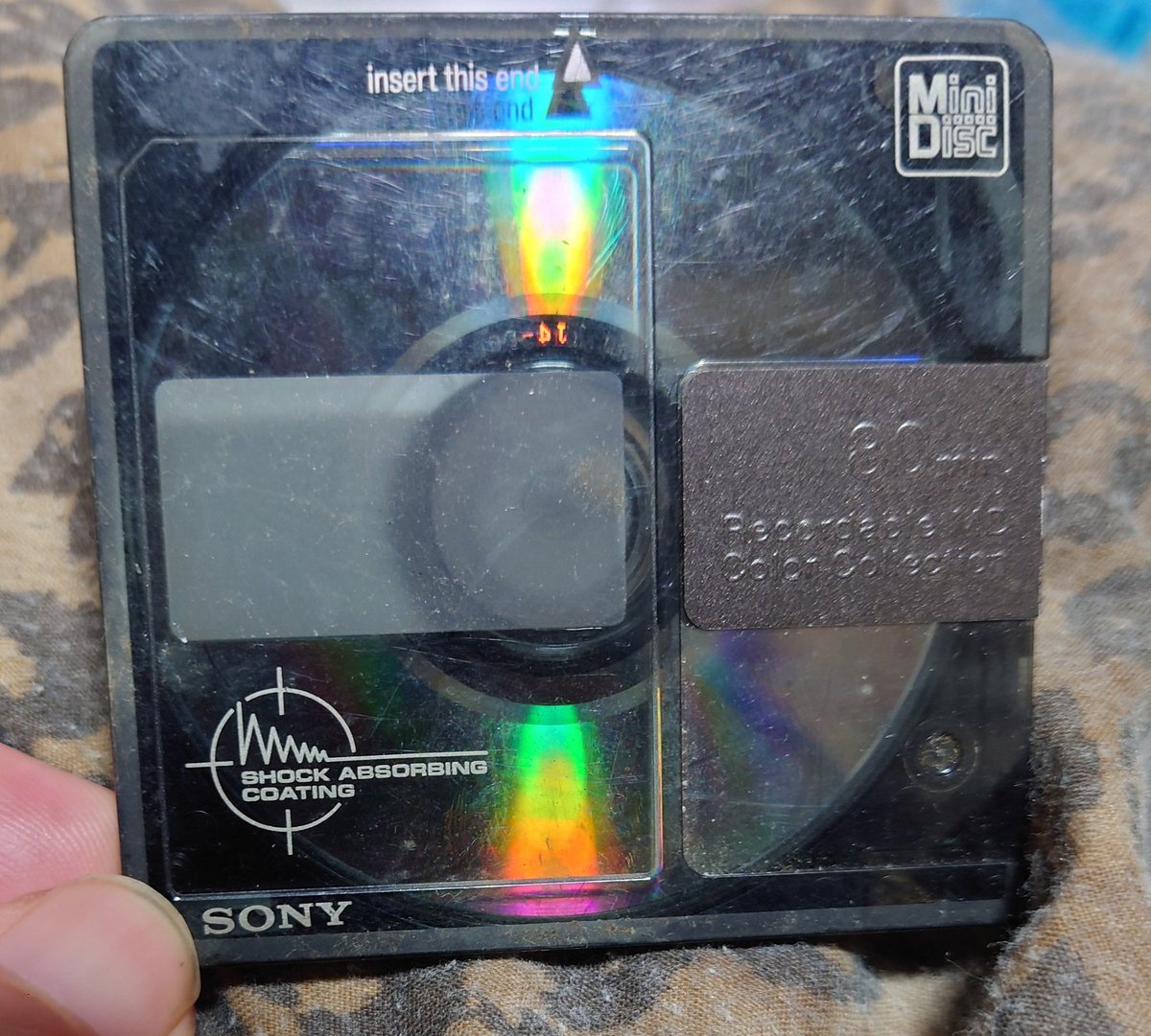 「これ聴いてみたいんだけど、中のCDどうやって取り出すの？」

ぼく「えっ」