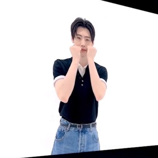 このポーズしてるソンフンが地球上の誰よりも今一番可愛いよ