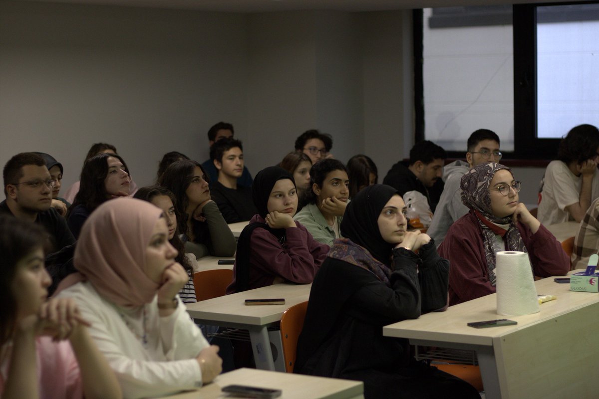 Kocaeli Üniversitesi Genç YYD topluluğumuz ile birlikte Mesleki Beceriler serimizin ilk oturumunu Akupunktur başlığıyla gerçekleştirdik.

Teoriyi pratiğe, merakı tecrübeye dönüştüren keyifli ve öğretici bir buluşma oldu. 🎯🧠

Yeni beceriler, yeni bakış açıları ve bolca