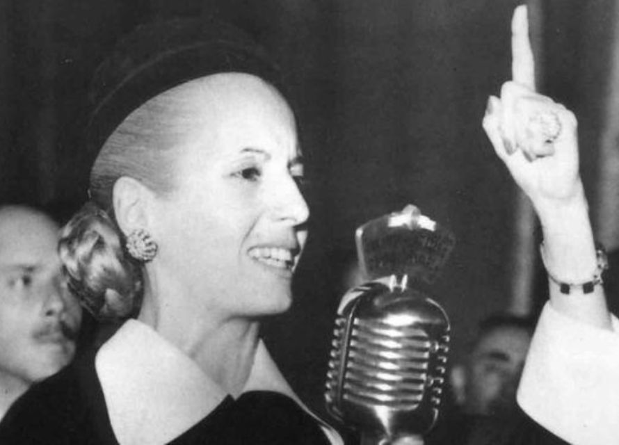 “Sobre la cenizas de los traidores construiremos la patria de los humildes”.

Evita 🇦🇷