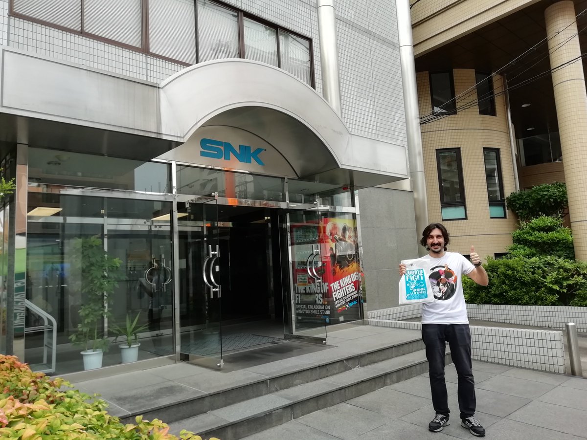 Buraya en sevdiği oyun firmasının Osaka'daki merkezini ziyaret edip, favori oyun serisinin yönetmeniyle tanışan, hatta kendisinden hediyeler bile alıp 20 yıllık hayalini gerçekleştiren mutlu bir adam portesi bırakayım throwback tadında (2019)