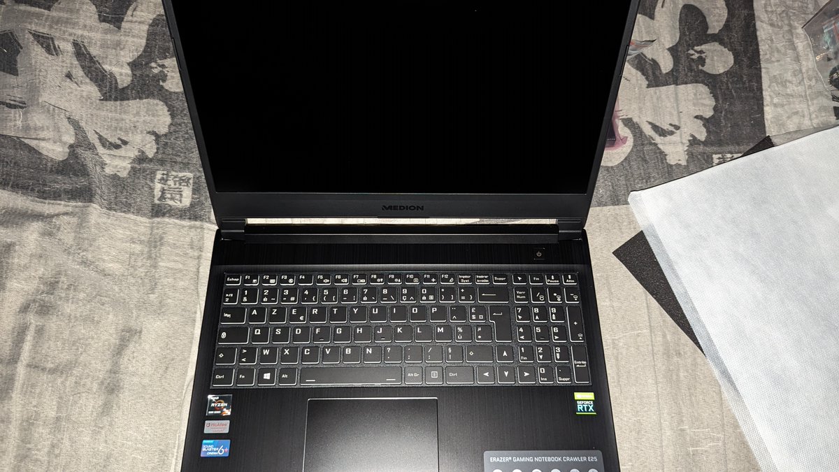 Bruno_FIBRE's tweet photo. plusieurs jours après le passage de Windows 11 famille (le pc laptop gagné ici même y a bientôt 2 ans) merci encore pour le concours @Frandroid #medion, le passage à @Linux_Mint comment dire (si j'avais su bordel) :) je kiffe et le laptop aussi, je l'entends beaucoup moins https://t.co/VflhClUs0j