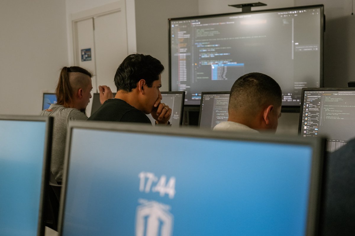 UNIVERSAE tweet media