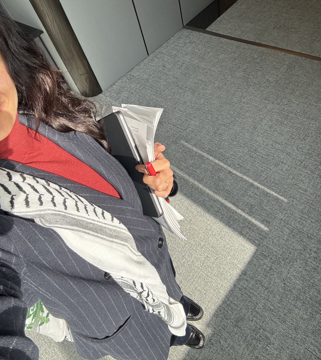 Nathalie pardon pour cette humiliation. 
Je suis au travail  à Bruxelles 🤷🏻‍♀️