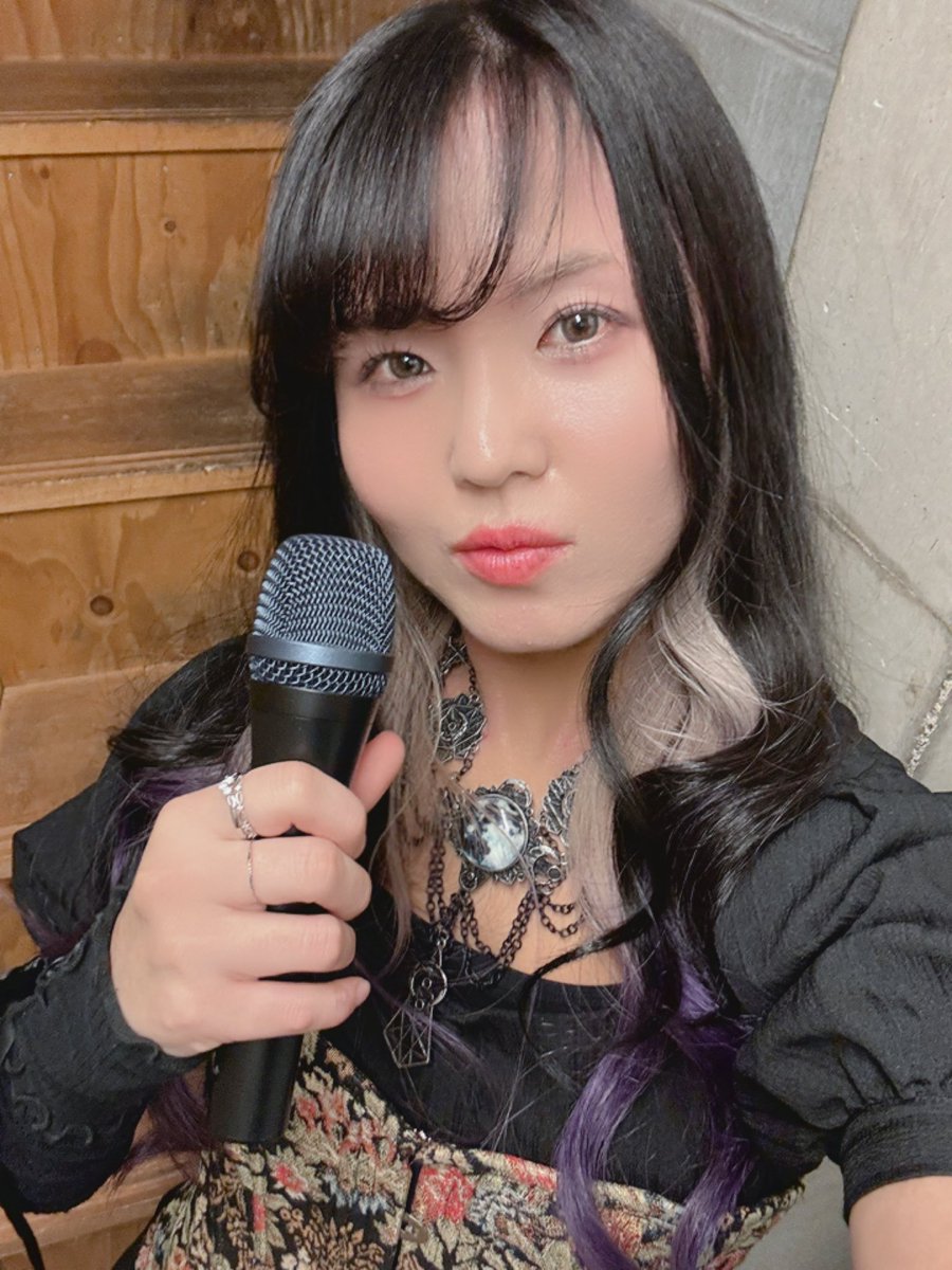 namiguchi's tweet photo. 遅くなりましたが日曜日のWhite Tangのライブにお越しいただいた方々ありがとうございました！！
今年初福岡！新たな出会いもあり楽しかったです🦭
初なネパールカレーな食の出会いもありました🍛
実は金曜日に猪も食べたので初めて尽くしな週末でした🐗 https://t.co/XlysYFb70Q