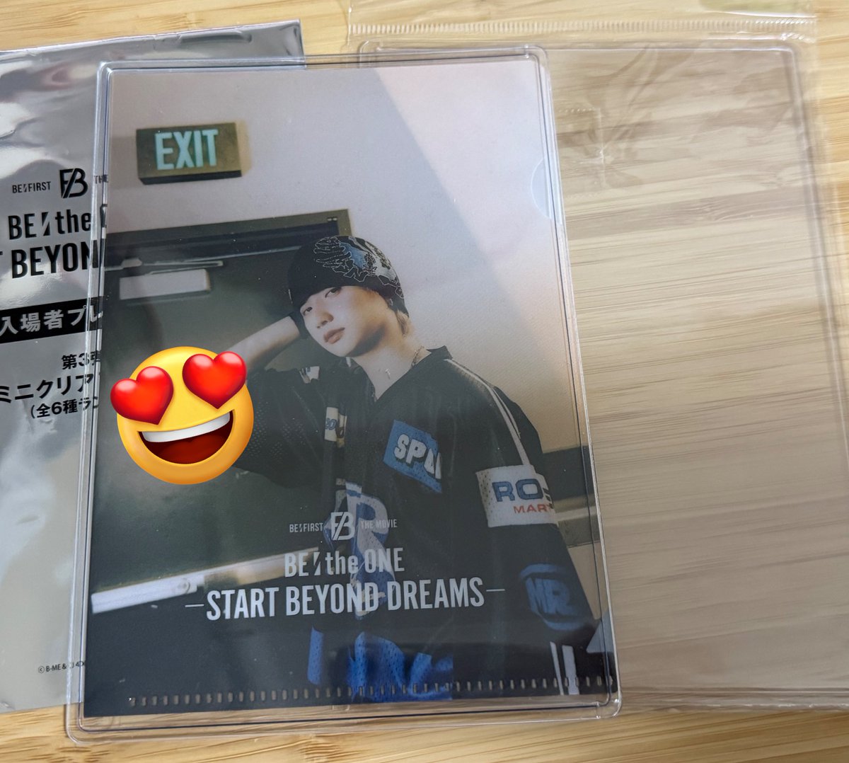 nsy_to's tweet photo. やっと入れた😂ケースぴったりすぎてギリギリ入った😂

#BEFIRST
#BF_SBD
#BEFIRSTTHEMOVIE https://t.co/L6WubguU4p