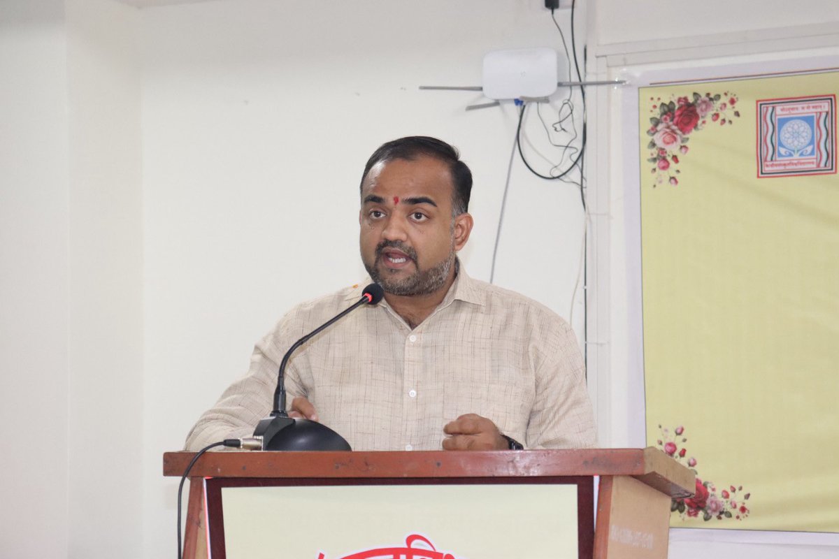 कें.सं.वि., नासिक परिसर में आज दि. २६/०२/२०२६ को प्राच्यप्रज्ञासमवायकेंद्र के अंतर्गत त्रिदिवसीय राष्ट्रीय कार्यशाला “संस्कृत एवं कृत्रिम बुद्धिमत्ता प्रौद्योगिकी” का भव्य उद्घाटन समारोह संपन्न हुआ।

#संस्कृत #कार्यशाला #कृत्रिमबुद्धिमत्ता #नासिक #दिल्ली