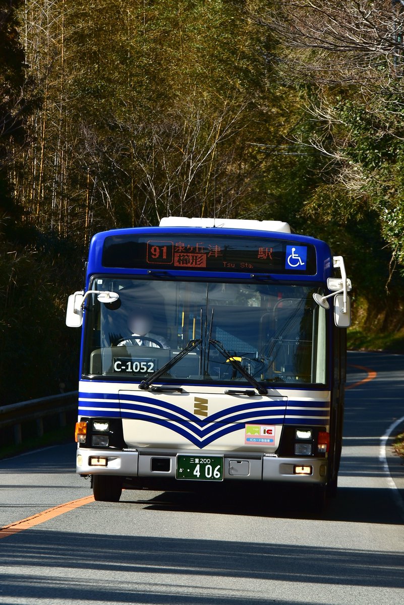 Bus_Photo_'s tweet photo. 三重交通
三重200か406[1052]/KL-LV280L1改

午後からは中勢に移動して復刻塗装のV8を。
これも初めて撮りましたがかなりかっこいいですね…。
市場行き、次は昼間に撮影してみたいものです。 https://t.co/YMtkgmpdjQ