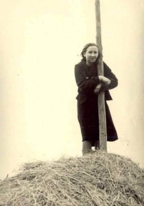 Siedemnaście lat. Tyle miała Inka, gdy stanęła przed plutonem egzekucyjnym. Nie prosiła o litość. 

"Powiedzcie mojej babci, że zachowałam się jak trzeba”.  To były jej ostanie słowa.

Dziś my musimy zachować się jak trzeba i oddać Jej hołd. Idziemy dla tej młodej dziewczyny,