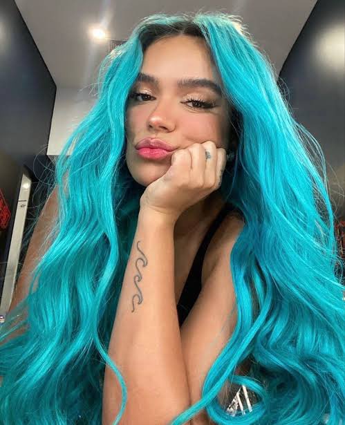 Hoy es el día 8 del CHALLENGE #30DiasConKarolG 

#️⃣ 8 Foto favorita, era del cabello azul. 

Imposible elegir solo una.💙🦋🩵