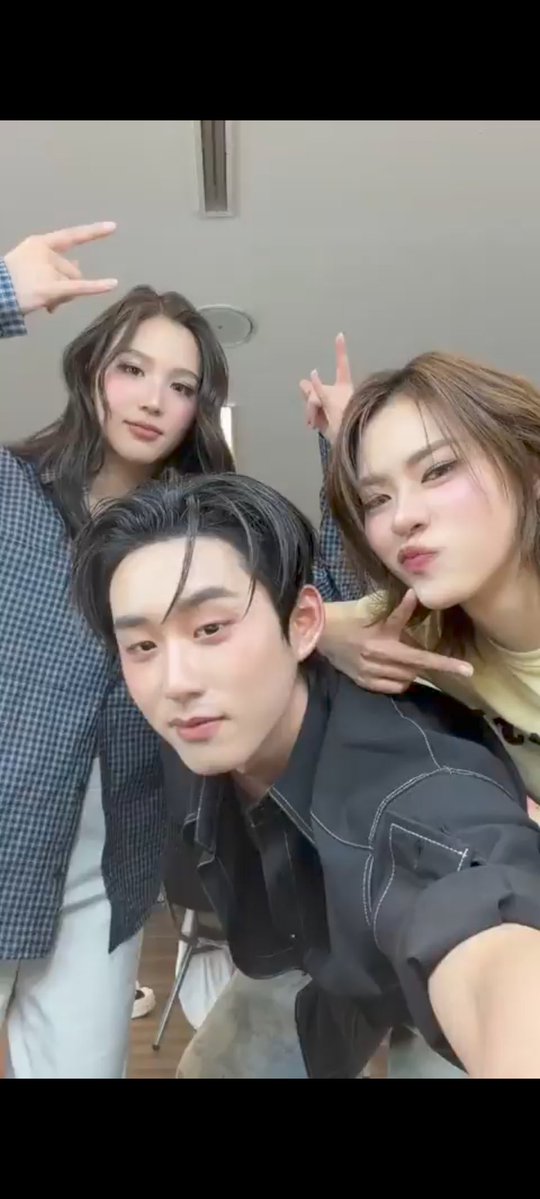 rival lesbian couples and their gay sons who are secretly in love 🚬