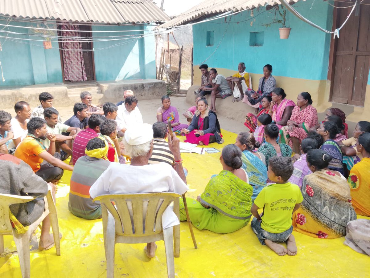 अहेरी तालुक्यातील #रसपल्ली या सामुहिक वन हक्क प्राप्त ग्रामसभेत  एकल ग्रामसभा प्रशिक्षण कार्यक्रमांतर्गत पेसा, सामुहिक वन हक्क कायदा, जैव विविधता कायदा या विषयाचे मार्गदर्शन करण्यात आले , ग्रामसभेने वन व्यवस्थापन व संरक्षण आराखडा तयार करण्याचा ठराव मान्य केला.