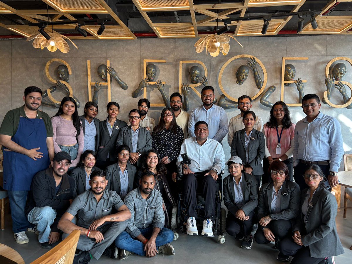 StopAcidAttacks's tweet photo. A beautiful day at @CafeSheroes_Del with our Sheroes, leadership and team members.
Together, we continue building spaces of dignity, resilience and change.
@SheroesHangout
#SHEROESフェス #stopacidattacks #chhanvfoundation #cafesheroesdelhi #sheroeshangout https://t.co/7HQj8Vblmv