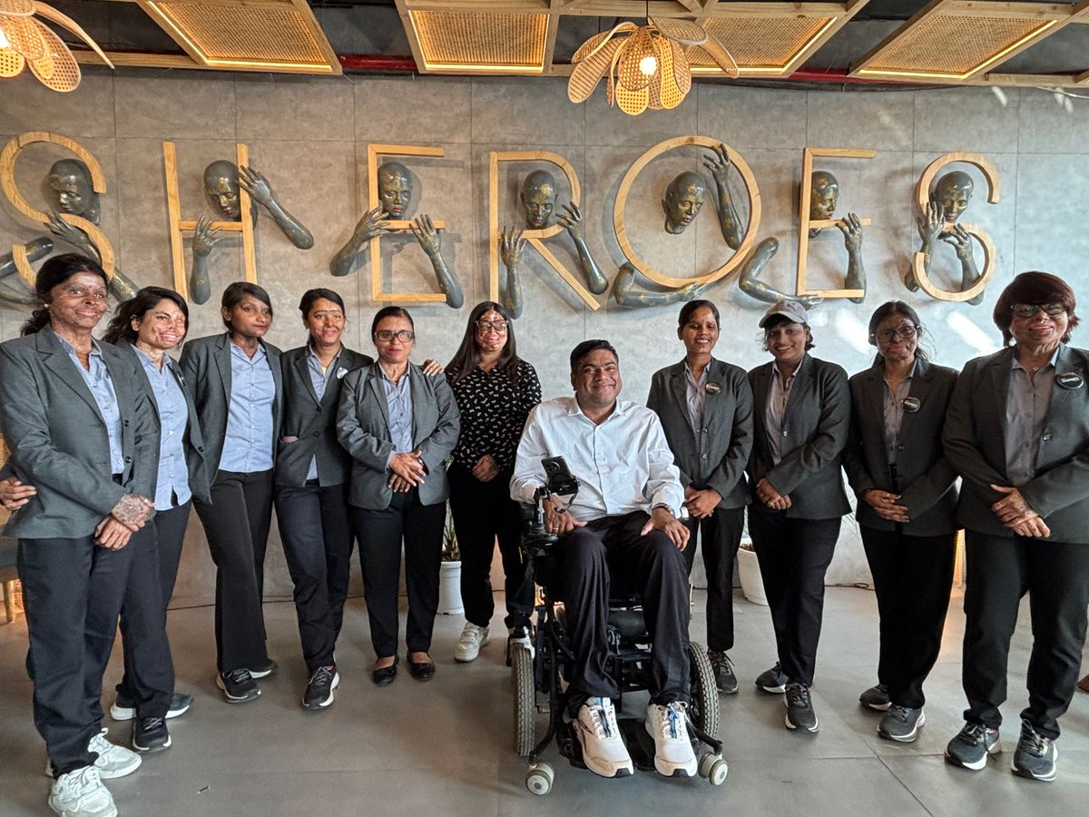 StopAcidAttacks's tweet photo. A beautiful day at @CafeSheroes_Del with our Sheroes, leadership and team members.
Together, we continue building spaces of dignity, resilience and change.
@SheroesHangout
#SHEROESフェス #stopacidattacks #chhanvfoundation #cafesheroesdelhi #sheroeshangout https://t.co/7HQj8Vblmv