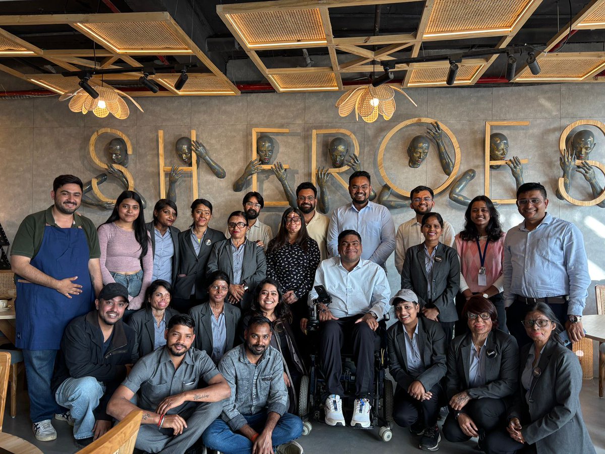 StopAcidAttacks's tweet photo. A beautiful day at @CafeSheroes_Del with our Sheroes, leadership and team members.
Together, we continue building spaces of dignity, resilience and change.
@SheroesHangout
#SHEROESフェス #stopacidattacks #chhanvfoundation #cafesheroesdelhi #sheroeshangout https://t.co/7HQj8Vblmv