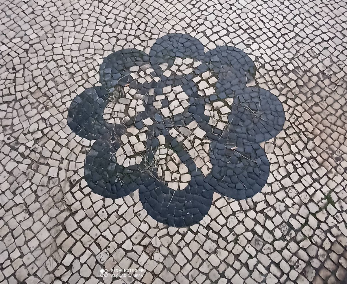 Quando fazes o teu trabalho há 25 anos e não te valorizam, vais embora.

Ainda festejam porque contrataram alguém por metade do que te pagavam. 

Hoje todos estão felizes, até nós quando vemos como o trabalho agora é feito ...