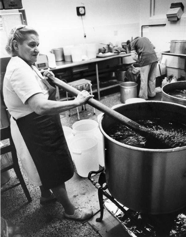 MarquetteU's tweet photo. In honor of National Chili Day, we’re taking a look back at the iconic Real Chili on campus! 🌶️

When was the last time you ate at Real Chili?🍝 https://t.co/oa0fNow5V6