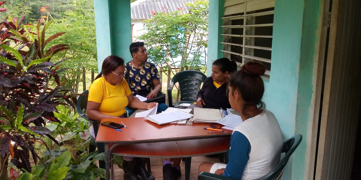 katia_mato's tweet photo. En el día de ayer la dirección del Centro de Gasto del municipio Maisi, nos adentramos hasta la zona de Paraná donde intercambiamos con los trabajadores de la Sala de Televisión de esta localidad https://t.co/YU6LXTejw0