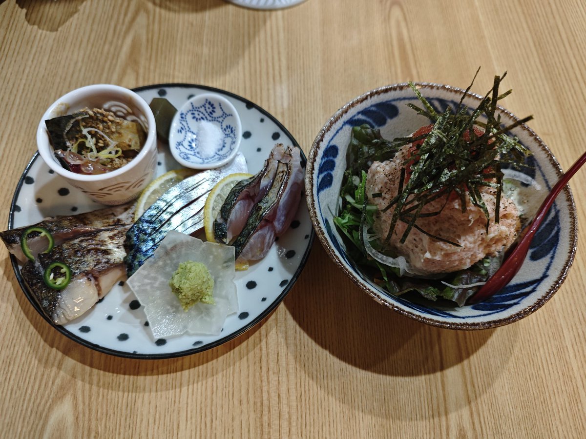 rivaius4933's tweet photo. ごま鯖や　げん志
晩飯は鯖づくし！鯖チャーハンも美味しく、鯖を堪能しました。 https://t.co/bZTcf3pfiE