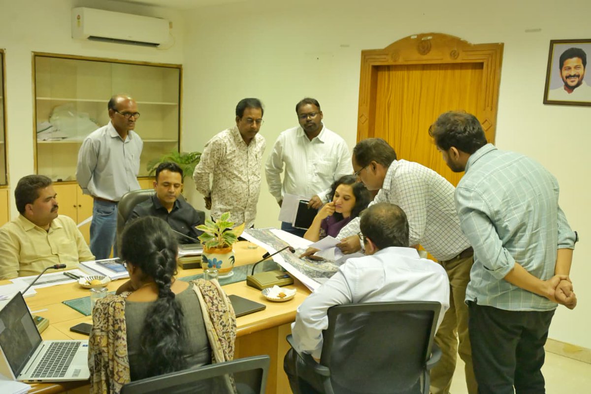 2nd Review Meeting  H-CITI Works!!

The Commissioner, Cyberabad Municipal Corporation, conducted the second review meeting on H-CITI works and directed concerned officials to expedite the land acquisition process to enable early grounding of projects.

Officials were instructed