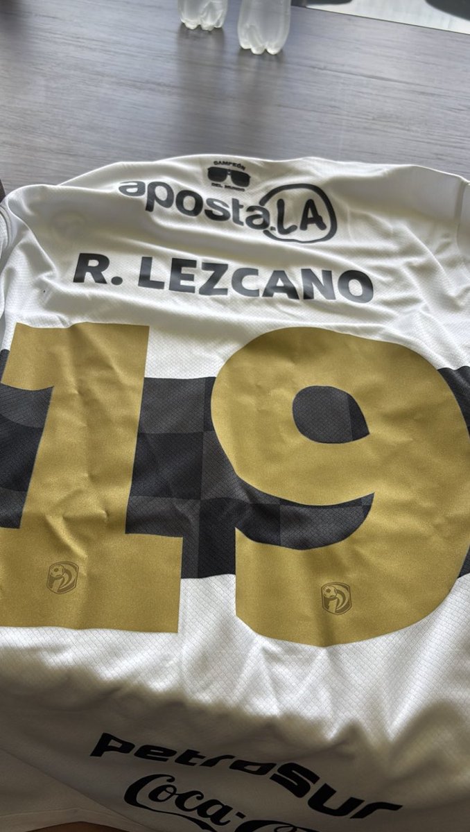 ¡LA 19 PARA RUBÉN! 😎⚪️⚫️

Olimpia prepara la presentación de Rubén Lezcano. La camiseta ya espera por el futbolista de 22 años. 

#LaGranJugada
<a href="/rockandpop955/">Rock&Pop Paraguay</a> 
<a href="/nanduti/">Radio Ñandutí</a>