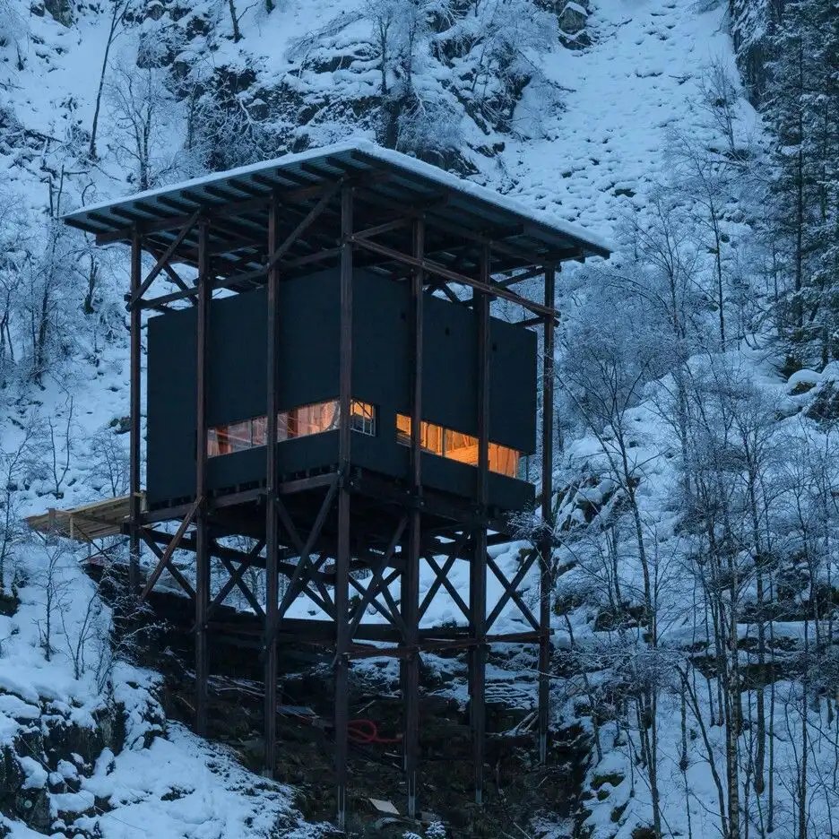 HouseCompendium's tweet photo. Architect Focus: Peter Zumthor

“Atmosphere” is the word most associated with Peter Zumthor.

His architecture is quiet, sensory, and deeply material-driven.
He designs for how a space feels — not just how it looks.
What defines his work?

• Honest materials
• Precision in detail
• Emotional stillness
• Architecture rooted in place

His buildings are experienced slowly.
And remembered for a long time.

📸 https://t.co/GVs75rlZRC