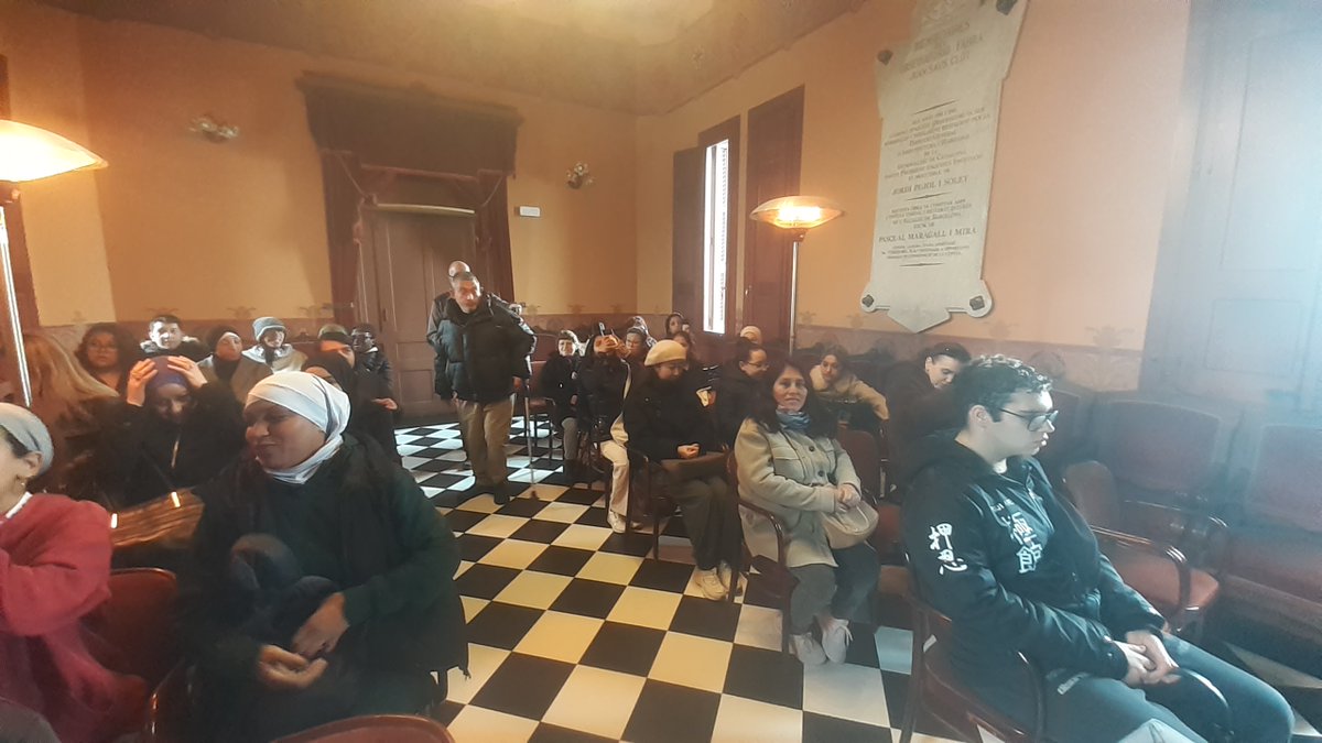 CfaCornella's tweet photo. L'alumnat dels grups de #matí de #GES ha visitat l'Observatori Fabra. 🔥 Allà, hem pogut aprendre molt sobre la història d'aquesta instal·lació i hem vist en acció el gran #telescopi😍 i hem gaudit d'unes vistes precioses de la ciutat de #Barcelona!! 🎉😊@educaciocat @se_bll5 https://t.co/KlprJHL6Pl