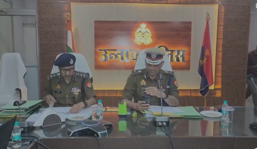 bstvlive's tweet photo. उन्नाव
➡ADG जोन ने की समीक्षा बैठक
➡होली पर सुरक्षा को लेकर की बैठक
➡ADG लखनऊ जोन पहुंचे रिजर्व पुलिस लाइन
➡ADG जोन ने सुरक्षा को लेकर दिए निर्देश
#Unnao #ADGReview #HoliSecurity @unnaopolice https://t.co/TGTC4OxzkA