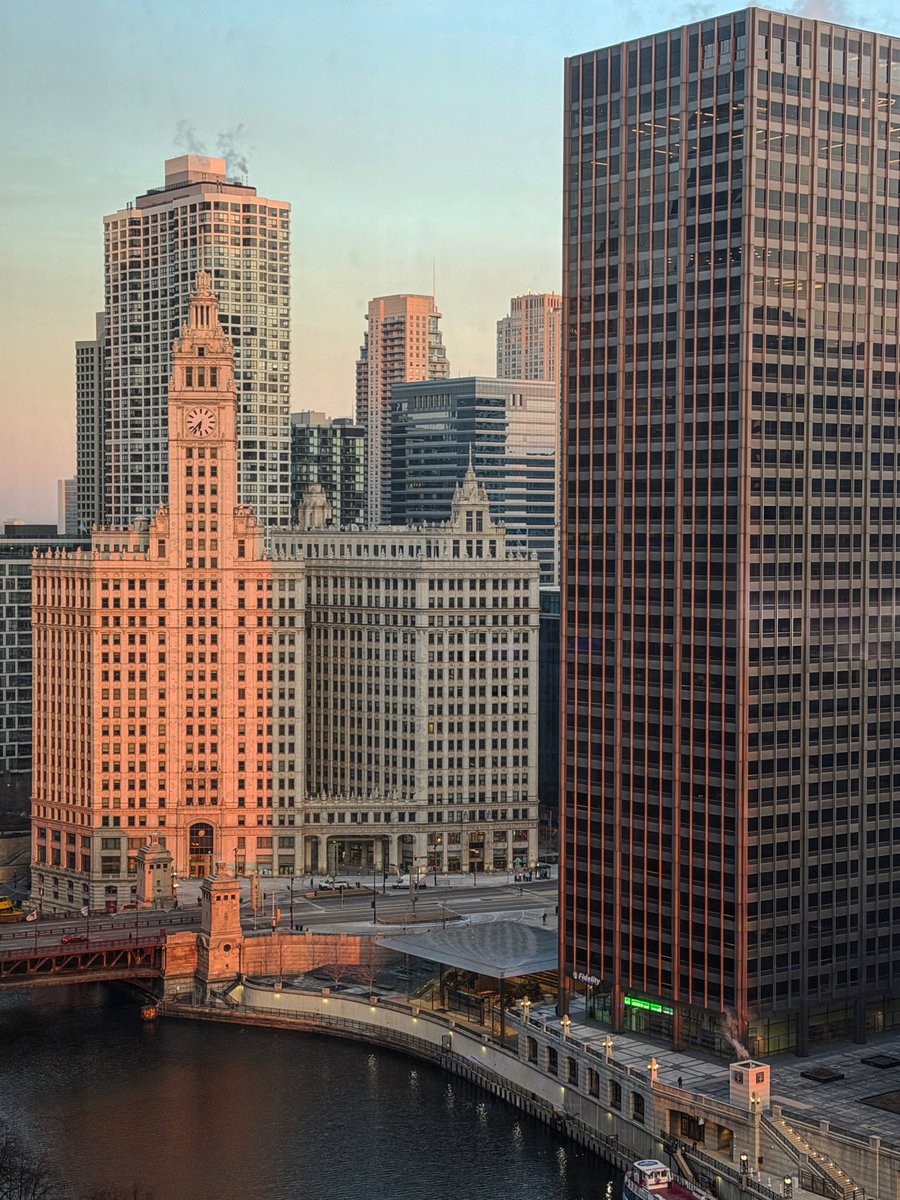 A cool “two-tone” look to the Wrigley Building this morning. View from our <a href="/WGNRadio/">WGN Radio 720</a> studios downtown. Have a great day!