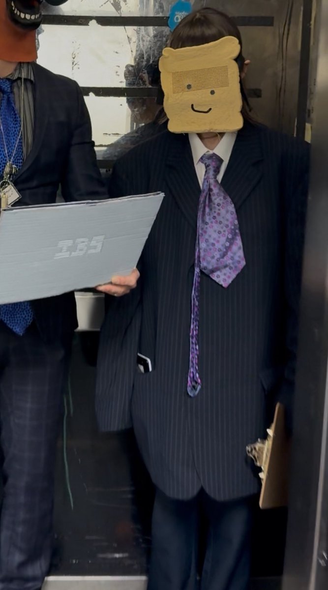 zoë bread tweet media