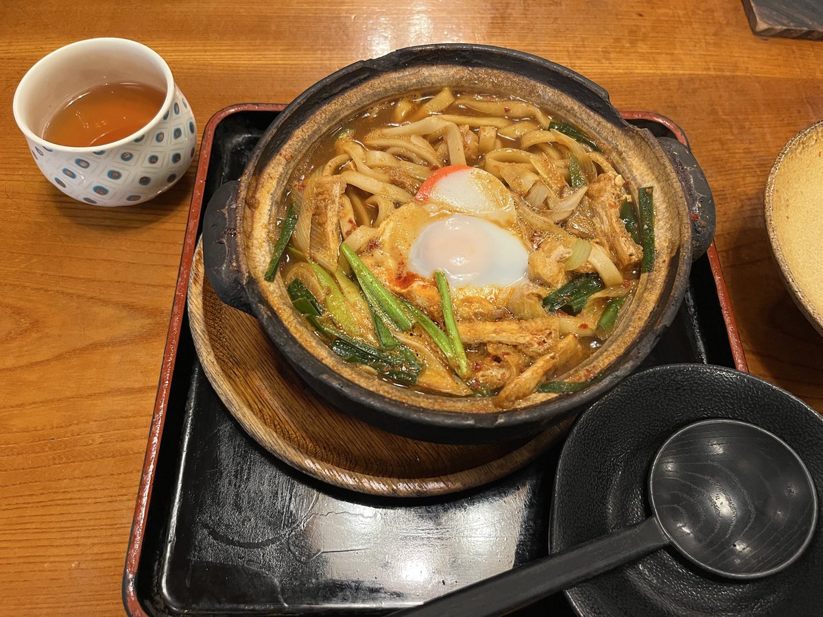 katu_twi's tweet photo. 先週のスタジオ撮影のアフター
今回はラーメンでなく、うどん！
手打ちうどんそば田毎さんで、
「ピリ辛スタミナ牛もつ煮込み味噌」
味噌煮込みうどんが最近気になっていたので店選んだのですが行って良かった！
充分お腹は膨れましたが、麺大盛りでも良かったと思うくらい最後まで美味しかったです。 https://t.co/uYsDx41xEL