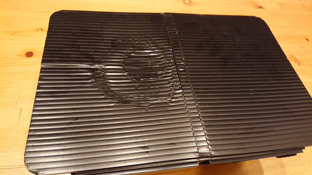 ri_kai's tweet photo. 氷点下近くでも、プラダンテーブルでそのままアルストは✕
①固形燃料で沸騰時間を測定中、nakedlabo Aramid sheetを貫通してテーブル少し溶ける*
②FireDragon中は高さ調整兼ねて足台をかませて対応
→アルストの吸気が改善
③2重風防、足台のまま液体アルコールで測定中、アルスト熱暴走し* https://t.co/rkipPHqko5