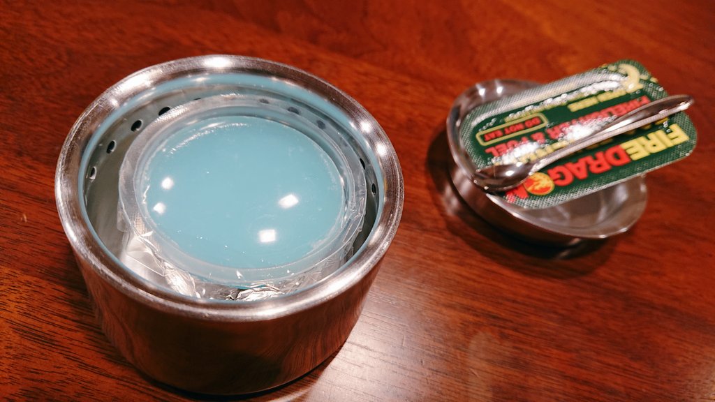 ri_kai's tweet photo. 氷点下近くでも、プラダンテーブルでそのままアルストは✕
①固形燃料で沸騰時間を測定中、nakedlabo Aramid sheetを貫通してテーブル少し溶ける*
②FireDragon中は高さ調整兼ねて足台をかませて対応
→アルストの吸気が改善
③2重風防、足台のまま液体アルコールで測定中、アルスト熱暴走し* https://t.co/rkipPHqko5