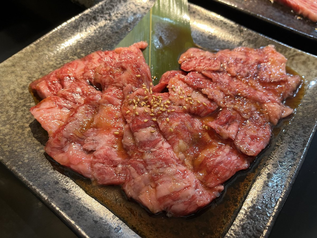 肉、1枚目の但馬太田牛 特上カルビがばっちこりに美味かった…。少し