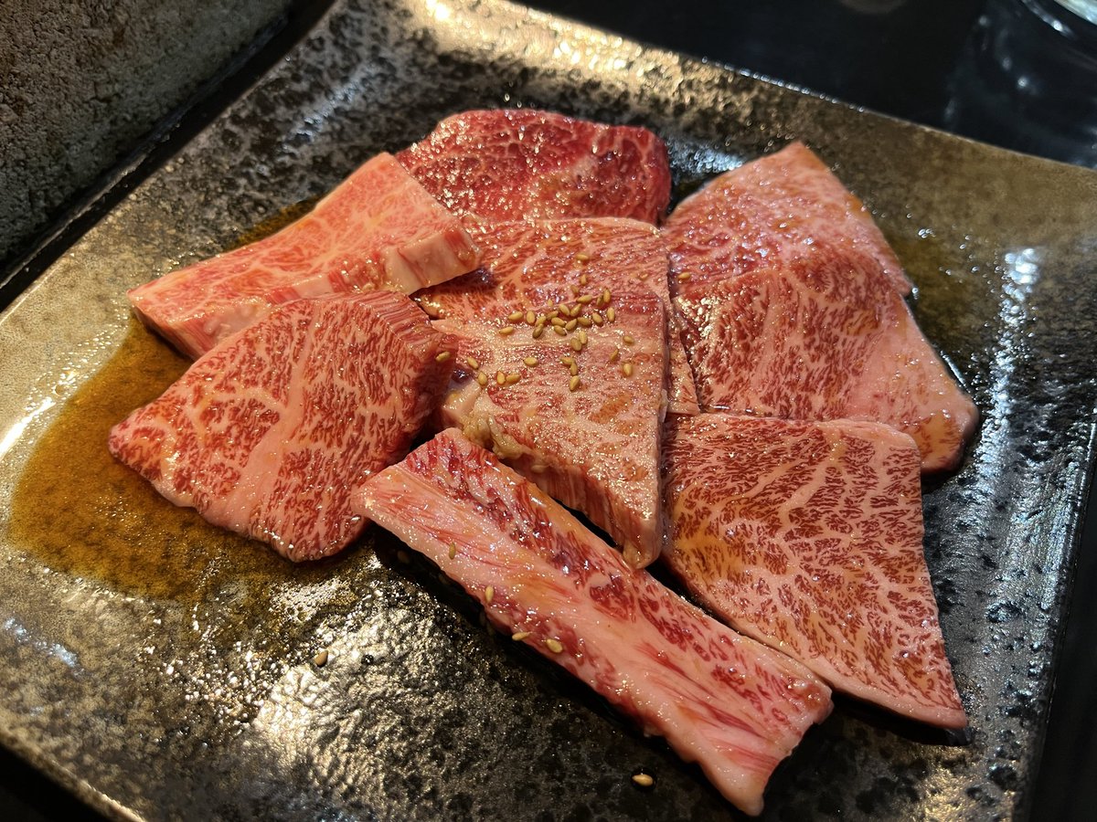 肉、1枚目の但馬太田牛 特上カルビがばっちこりに美味かった…。少し