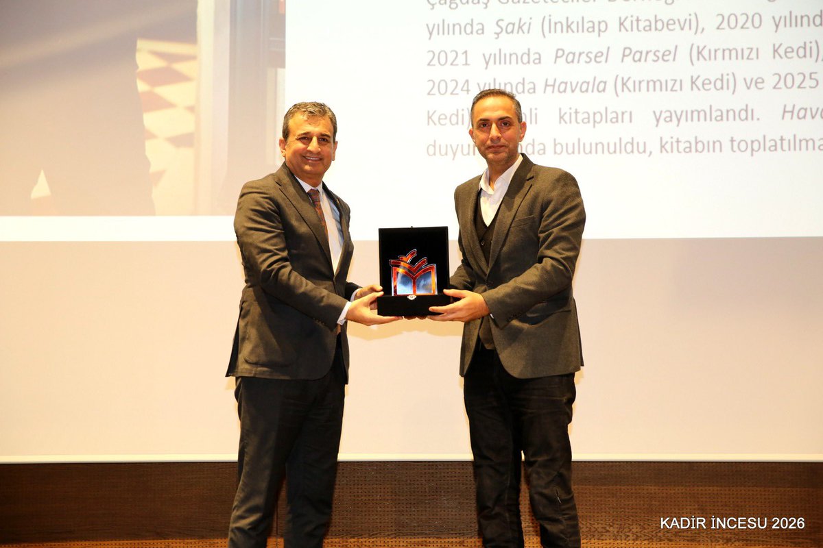 İfade özgürlüğünün sınandığı, gazeteciliğin baskı altında tutulduğu bir dönemde, Türkiye Yayıncılar Birliği tarafından Düşünce ve İfade Özgürlüğü Ödülü’ne layık görüldük.

Bu ödülü birlikte aldığım Timur Soykan ve İsmail Arı ile birlikte, gerçeği yazmanın suç olmadığı bir ülke