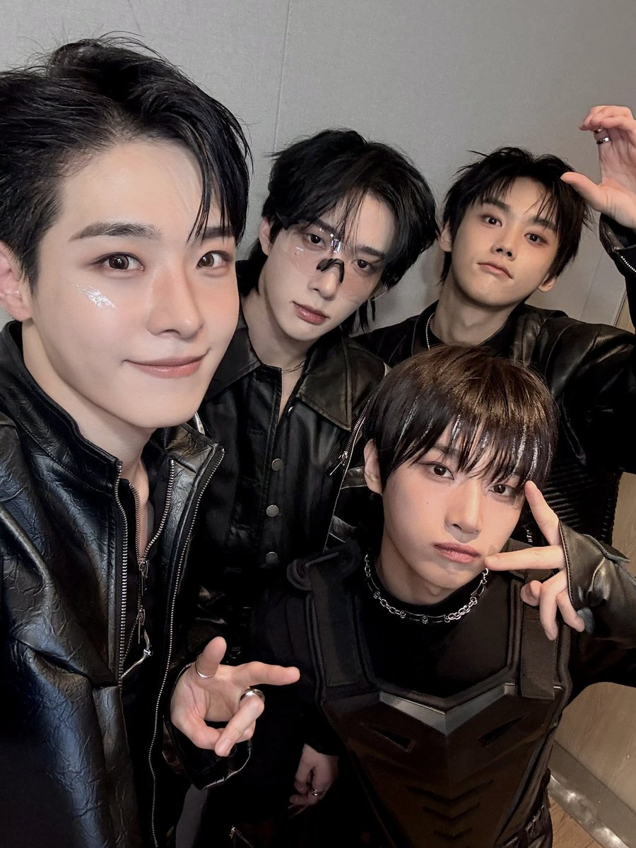 [💙_ #원팩트]

엠카 컴백 무대 어땠어?
이번 활동도 달려보자고💨
그리고 내일 뮤뱅도 기대 많이 해주기🩶

#ONEPACT #원팩트
#1_ONLY #SANE