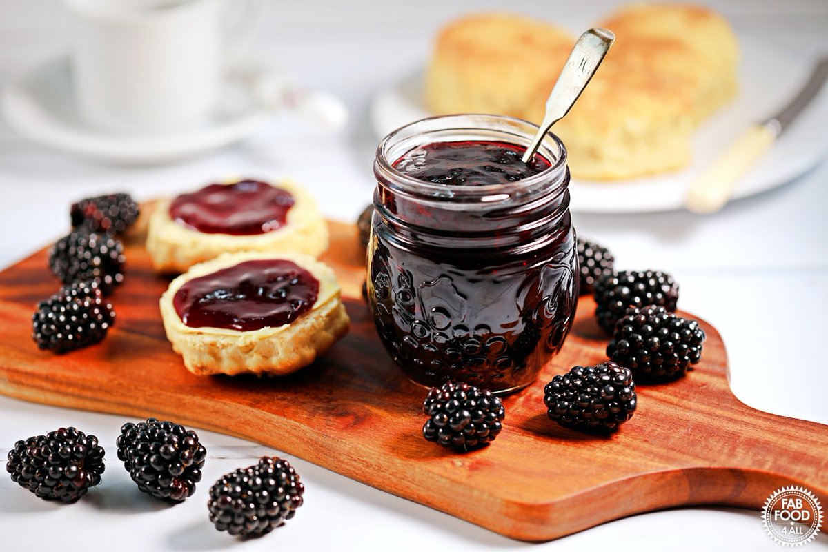 FabFood4All's tweet image. Check out my delicious Easy Seedless Blackberry Jam recipe! Perfect for a small batch and it's prize-winning! fabfood4all.co.uk/easy-seedless-… #blackberry #jam #jamrecipes #nopectin #recipes