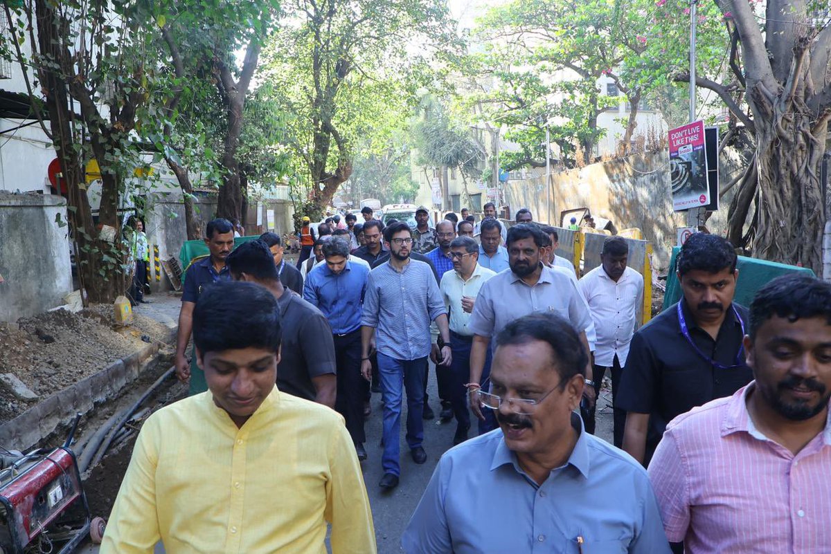 AUThackeray's tweet photo. Visited various road works sites to inspect the speed and quality of the on going work in my constituency of Worli, and to ensure that all the agencies are working in sync. 

It is essential that the BMC and the Metro 3 road works are completed in time before monsoons, so that, apart from traffic and pedestrian movement, water logging spots can be identified, worked on and avoided.