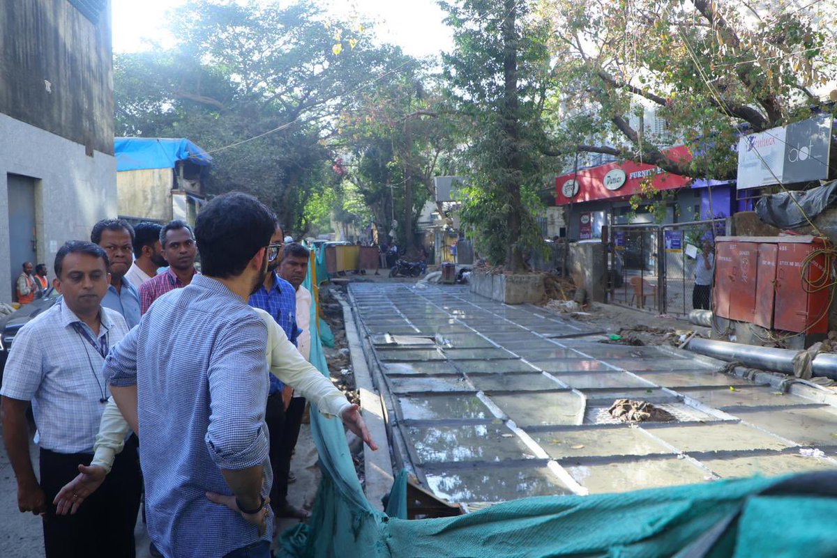 AUThackeray's tweet photo. Visited various road works sites to inspect the speed and quality of the on going work in my constituency of Worli, and to ensure that all the agencies are working in sync. 

It is essential that the BMC and the Metro 3 road works are completed in time before monsoons, so that, apart from traffic and pedestrian movement, water logging spots can be identified, worked on and avoided.