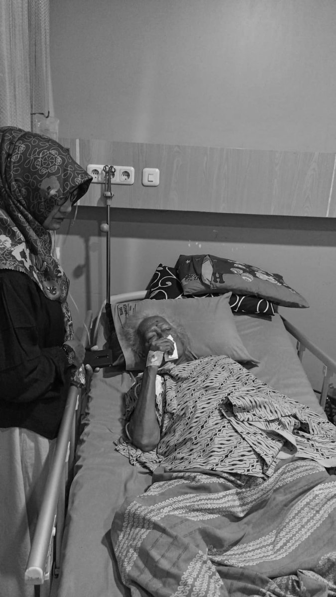 DwiHadianto's tweet photo. إِنَّا لِلَّٰهِ وَإِنَّا إِلَيْهِ رَاجِعُونَ
Sugeng tindak mbah, Al Fatihah https://t.co/yxv9P59dj0