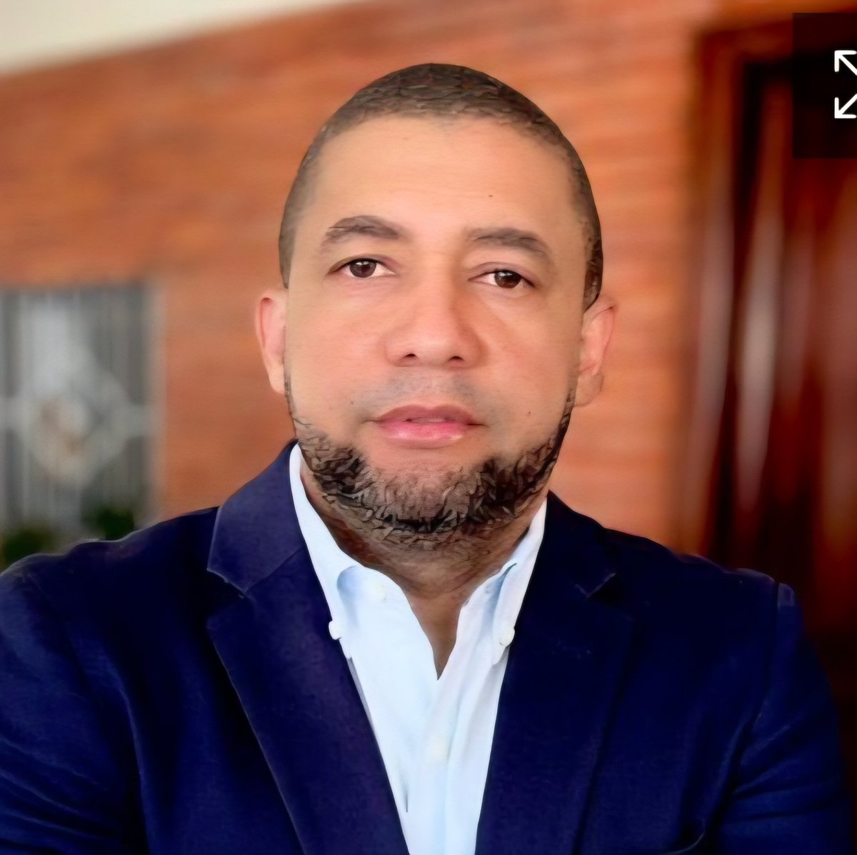 johhnyarrendel's tweet photo. ¡ALERTA EN RD!
Quieren meter preso a Jefte Ventura, el whistleblower que expone mala calidad en los combustibles con pruebas del Tribunal Superior Administrativo y estudios oficiales.  
Prisión preventiva por "difamación"? 
¡Desproporción alarmante y sospechosa! 
Esto adelanta un endurecimiento brutal a la libertad de expresión: si denuncias fraudes que dañan a millones de dominicanos, te silencian con cárcel.  
Peor: varios comentaristas e influencers de la radio y las redes ya se suman y exigen su prisión, defienden a las empresas en vez del pueblo. 
¡Una "grasa" circula para que algunos vendan su pluma y atenten contra la esencia del periodismo honesto!  
No olvidemos: a Jefte ya lo amenazaron, secuestraron y le quemaron el carro por hablar verdad. 
¿Ahora lo quieren preso?  
¡No más censura! 
Apoyemos a quien defiende al consumidor, no a los que protegen irregularidades.  #JefteVenturaLibre #LibertadDeExpresion #NoALaCensura #WhistleblowerRD #CombustibleAdulterado