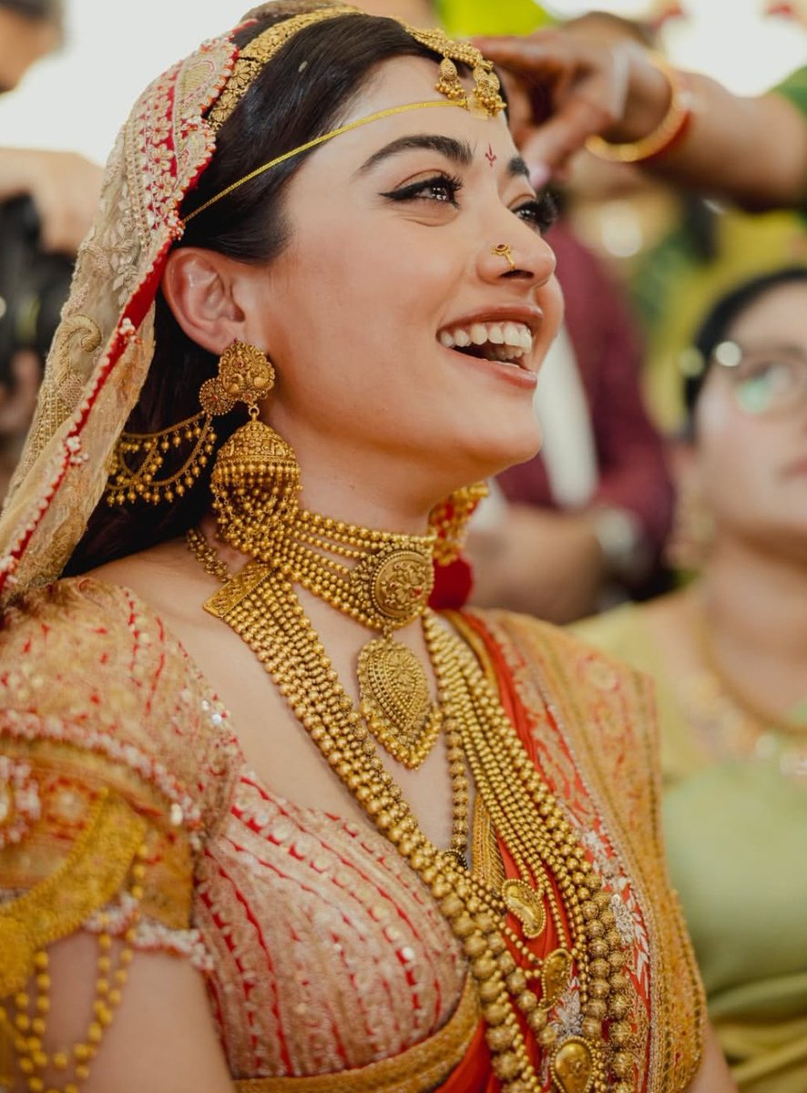 Rashmiically's tweet photo. Mrs.Deverakonda😭🧿✨
#RashmikaMandanna 
#Virosh https://t.co/gt1xDxGKdM