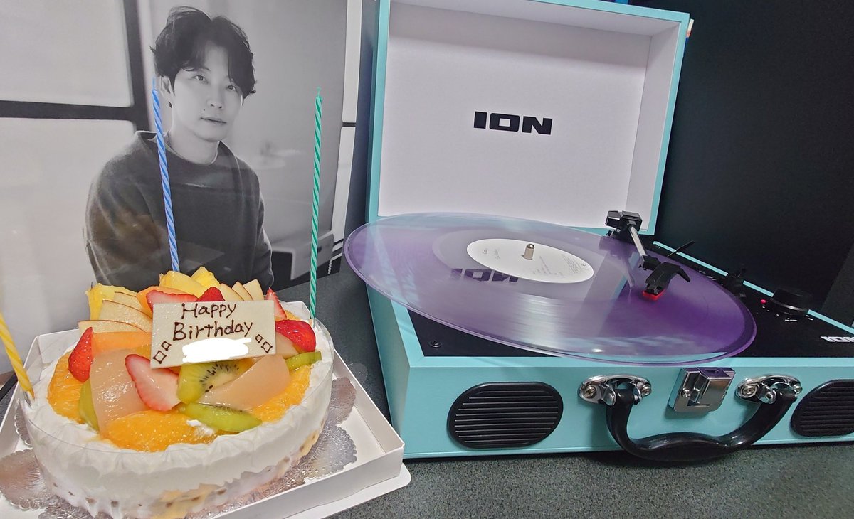 誕生日！
友達から可愛いレコードプレーヤー
もらった🥰