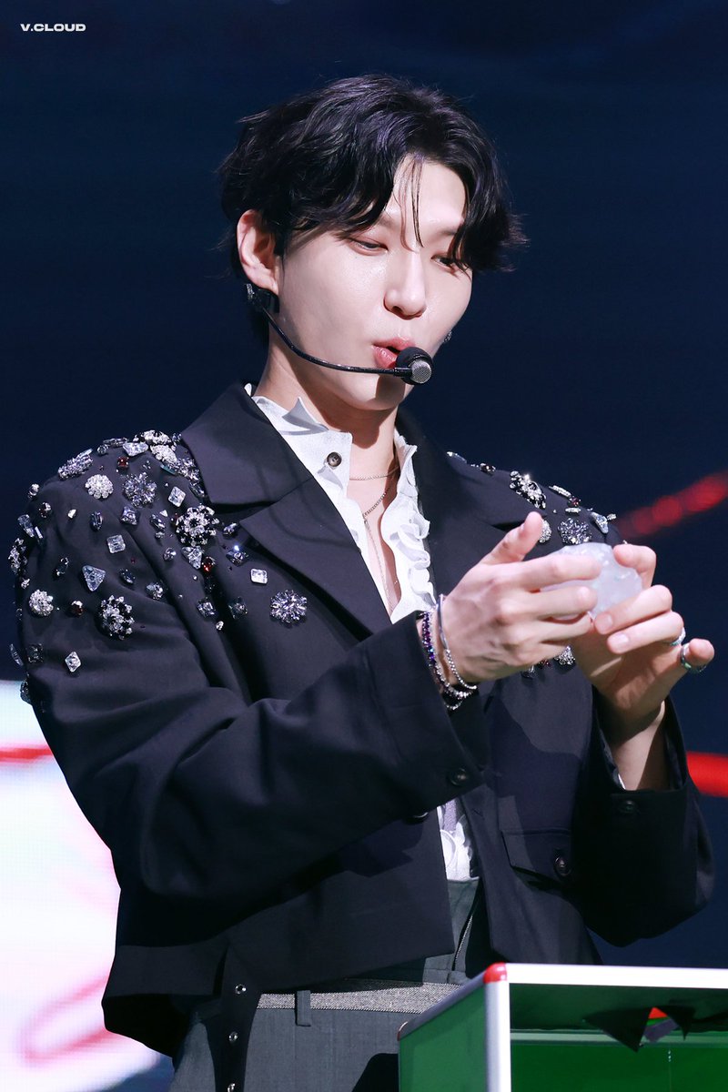 𝗩.𝗖𝗟𝗢𝗨𝗗 브이클라우드 tweet media