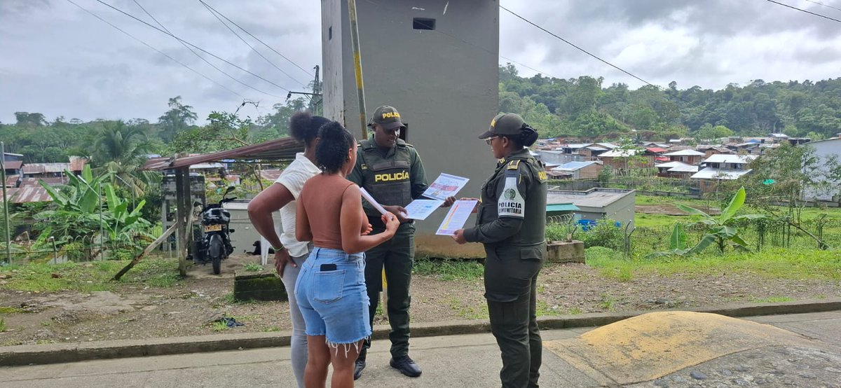PoliciaChoco's tweet photo. En Puerto Meluk – Medio Baudó realizamos la campaña “Yo Te Cuido Mujer” en barrios Villa Nueva.
Socializamos la Estrategia #EMFAG rutas de atención y líneas 123 y 155, promoviendo la denuncia y el respeto por los derechos de la mujer.
Denunciar salva vidas. 💜🇨🇴 #PatrullaPurpura https://t.co/9FDxT37JLn