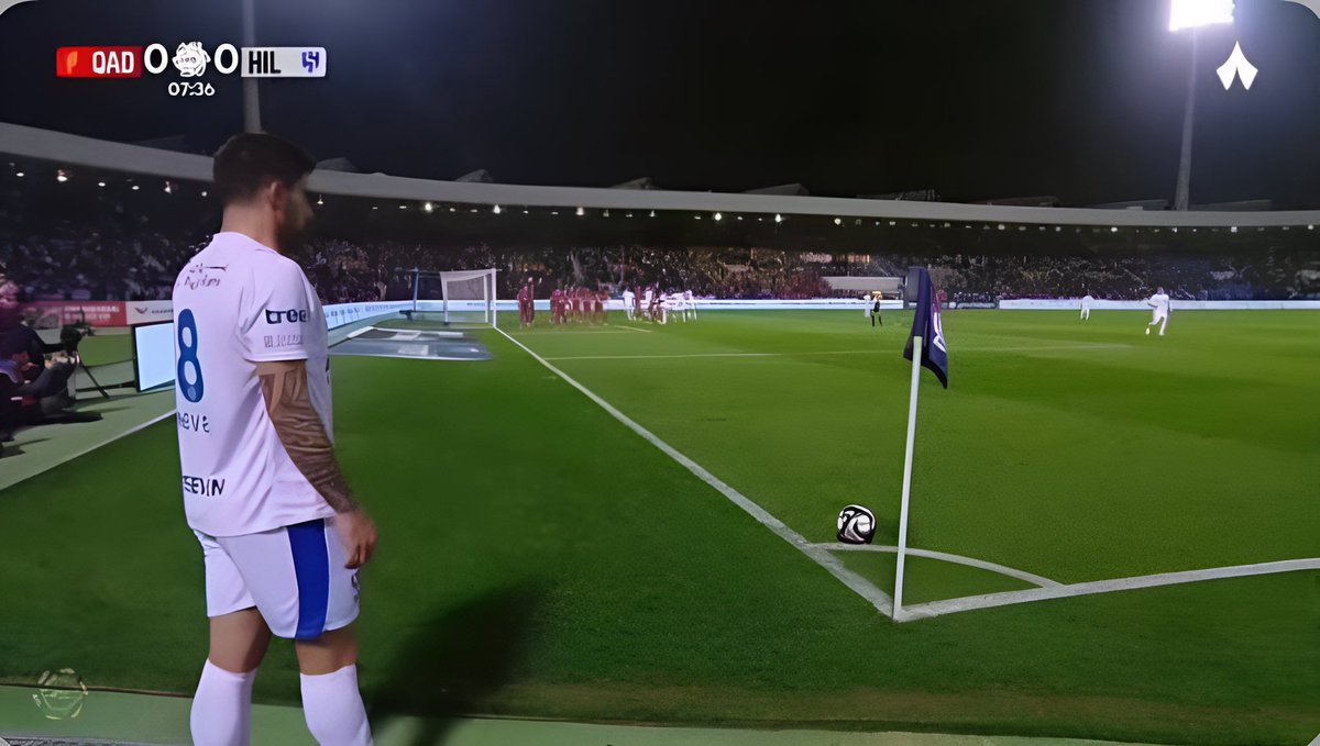 كانت الركنيات يمين المرمى تخصص نيفيز وكانت كلها خطيرة. 

فجأة باخر ثلاث مباريات إنزاغي يغير نيفيز وحط مالكوم هو المتخصص بهذي الجهه

طبعا بهذا القرار فقد الهلال كثير من خطورته في الركنيات