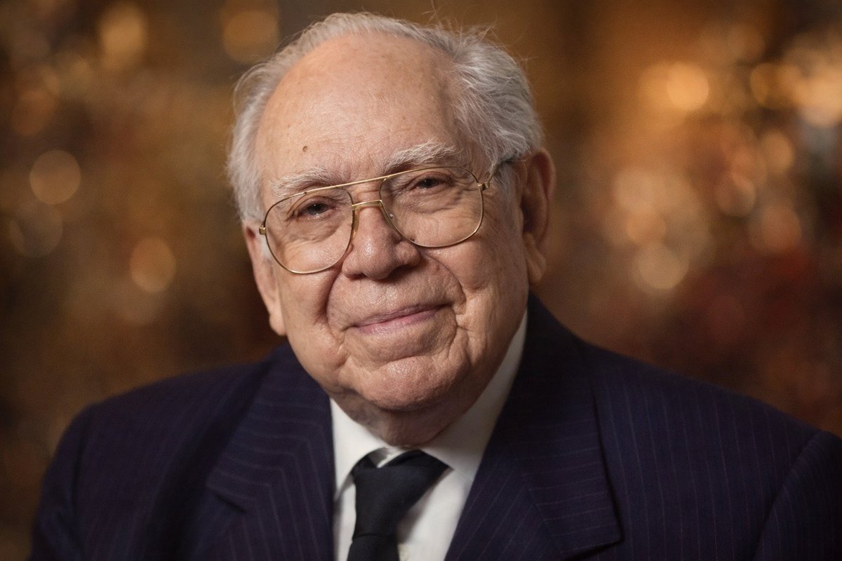 ✍️ "𝐄𝐥 𝐭𝐚𝐦𝐚ñ𝐨 𝐝𝐞𝐥 𝐦𝐮𝐧𝐝𝐨 𝐩𝐚𝐫𝐚 𝐜𝐚𝐝𝐚 𝐡𝐨𝐦𝐛𝐫𝐞, 𝐞𝐬 𝐝𝐞𝐥 𝐭𝐚𝐦𝐚ñ𝐨 𝐝𝐞 𝐬𝐮 𝐯𝐨𝐜𝐚𝐛𝐮𝐥𝐚𝐫𝐢𝐨" 𝐀𝐫𝐭𝐮𝐫𝐨 𝐔𝐬𝐥𝐚𝐫 𝐏𝐢𝐞𝐭𝐫𝐢 

A 25 años de su partida, esta frase resuena con una vigencia casi inquietante.

Quien posee un vocabulario