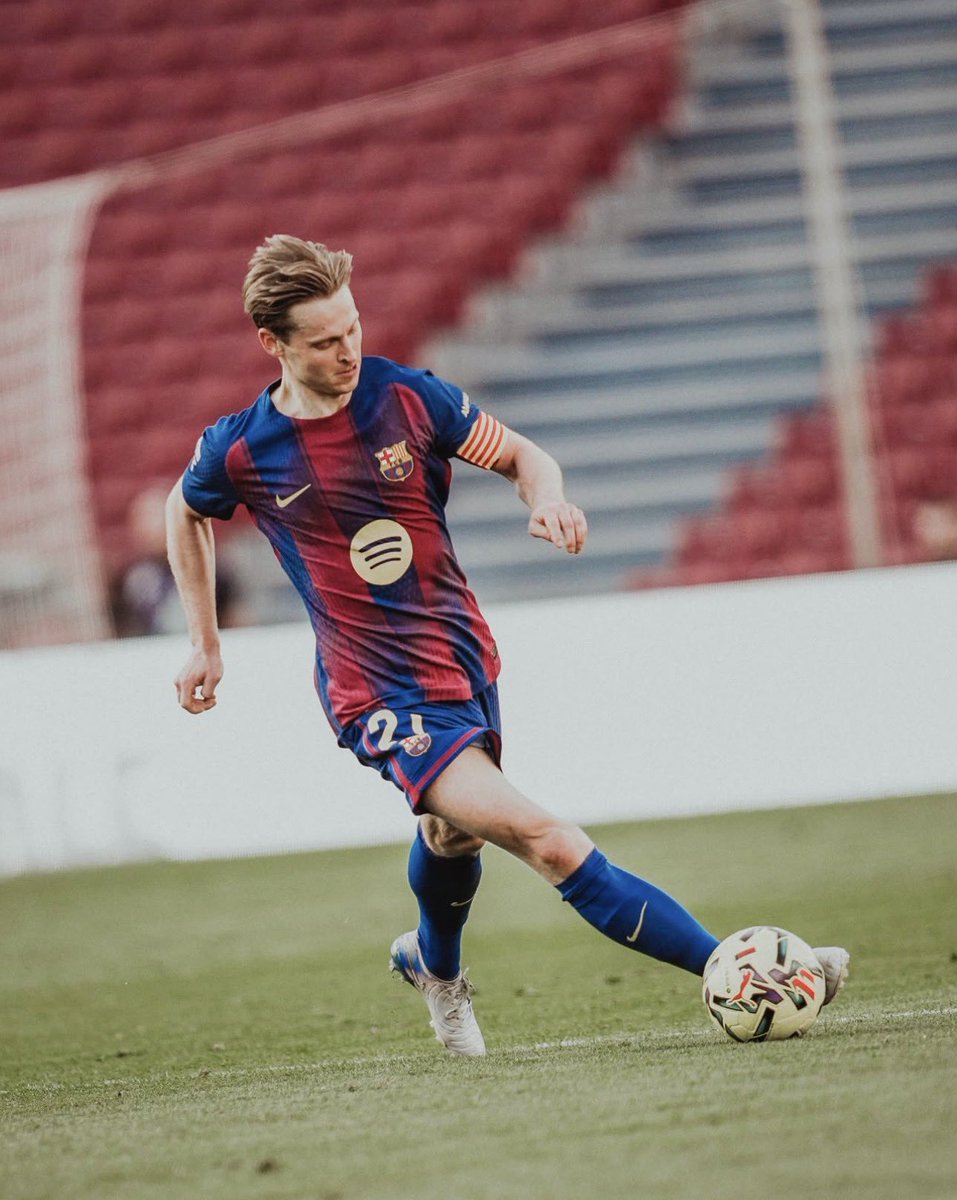 dna_blaugrana's tweet photo. 🚨 ÚLTIMA HORA: Frenkie de Jong sofreu uma LESÃO no bíceps femoral.

Ele deverá ficar afastado por pelo menos 4 semanas.

- @fansjavimiguel https://t.co/z1WgvauvCN