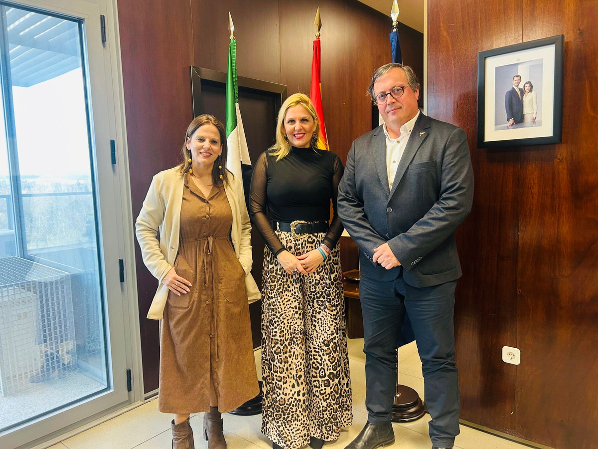 CopExtremadura's tweet image. 🤝El COPEX y la Consejería de Hacienda refuerzan su compromiso para impulsar proyectos de atención psicológica en Extremadura.
ℹ️ Más info en nuestra web 👉 t.ly/NmbTi

#COPEX #SaludMental #JuntadeExtremadura #PsicologiaEnAtencionPrimaria #MasPlazasPIR